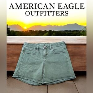 American Eagle, AEO Twill, Midi Shorts, Size 8, Green